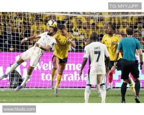 卡德西亚与多法尔的激烈对决揭示了足球战术的魅力与团队协作的重要性